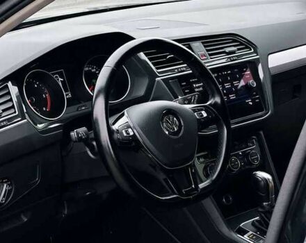 Чорний Фольксваген Тігуан, об'ємом двигуна 2 л та пробігом 150 тис. км за 23000 $, фото 4 на Automoto.ua