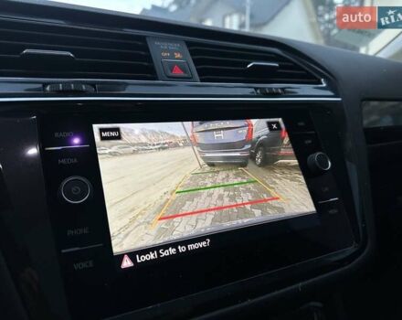 Черный Фольксваген Тигуан, объемом двигателя 2 л и пробегом 94 тыс. км за 17260 $, фото 32 на Automoto.ua