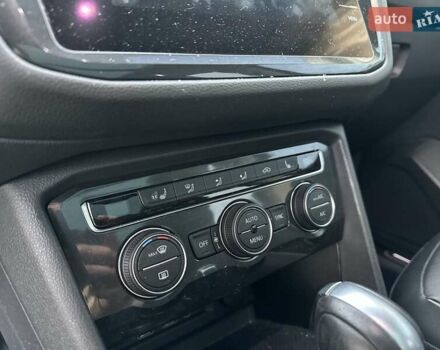 Черный Фольксваген Тигуан, объемом двигателя 2 л и пробегом 94 тыс. км за 17260 $, фото 23 на Automoto.ua