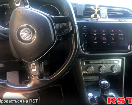 Черный Фольксваген Тигуан, объемом двигателя 2 л и пробегом 258 тыс. км за 21000 $, фото 5 на Automoto.ua