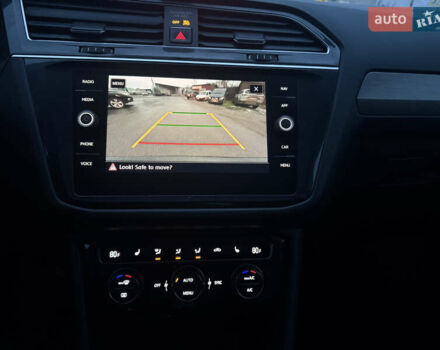 Чорний Фольксваген Тігуан, об'ємом двигуна 2 л та пробігом 162 тис. км за 18750 $, фото 16 на Automoto.ua