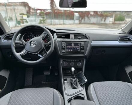 Чорний Фольксваген Тігуан, об'ємом двигуна 2 л та пробігом 139 тис. км за 16900 $, фото 5 на Automoto.ua