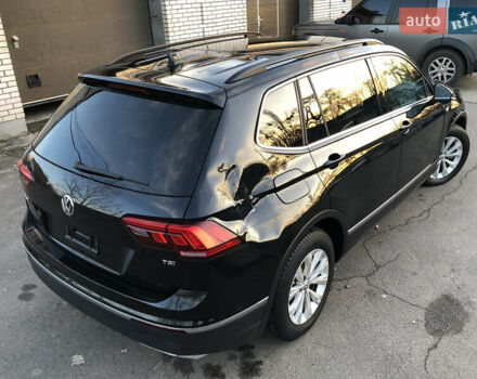 Черный Фольксваген Тигуан, объемом двигателя 2 л и пробегом 188 тыс. км за 12890 $, фото 27 на Automoto.ua