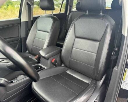 Чорний Фольксваген Тігуан, об'ємом двигуна 2 л та пробігом 71 тис. км за 7000 $, фото 7 на Automoto.ua