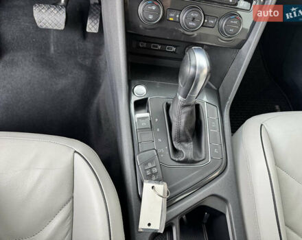 Черный Фольксваген Тигуан, объемом двигателя 1.98 л и пробегом 104 тыс. км за 19990 $, фото 28 на Automoto.ua