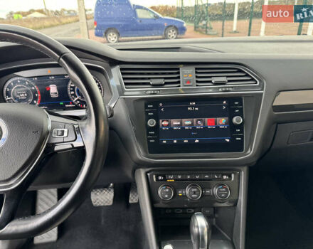 Черный Фольксваген Тигуан, объемом двигателя 1.98 л и пробегом 104 тыс. км за 19990 $, фото 25 на Automoto.ua