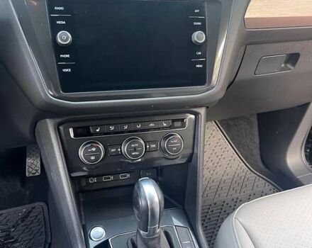 Черный Фольксваген Тигуан, объемом двигателя 1.98 л и пробегом 160 тыс. км за 18000 $, фото 3 на Automoto.ua