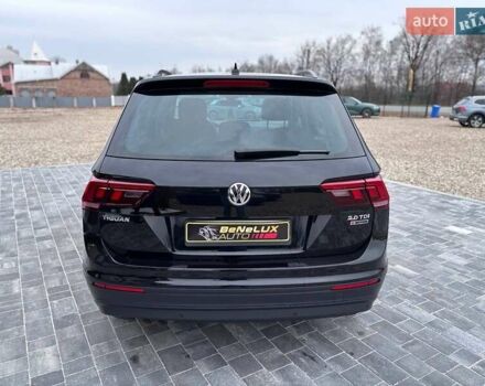 Чорний Фольксваген Тігуан, об'ємом двигуна 1.98 л та пробігом 235 тис. км за 21799 $, фото 5 на Automoto.ua