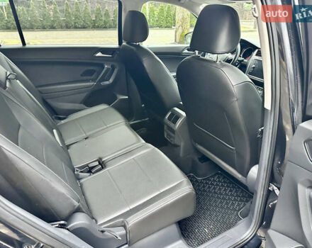 Чорний Фольксваген Тігуан, об'ємом двигуна 2 л та пробігом 186 тис. км за 17300 $, фото 25 на Automoto.ua