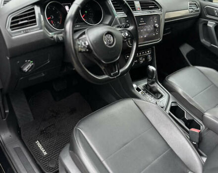 Чорний Фольксваген Тігуан, об'ємом двигуна 2 л та пробігом 186 тис. км за 17300 $, фото 22 на Automoto.ua