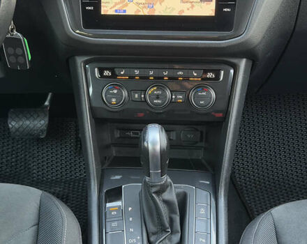 Чорний Фольксваген Тігуан, об'ємом двигуна 1.97 л та пробігом 243 тис. км за 23200 $, фото 9 на Automoto.ua