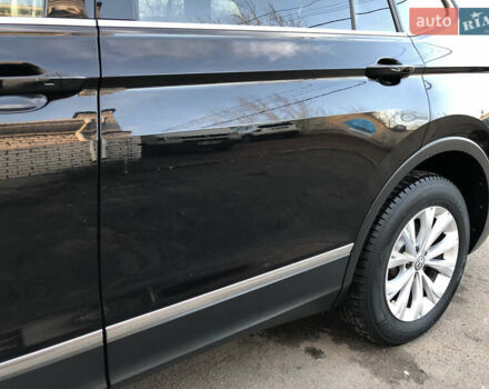 Черный Фольксваген Тигуан, объемом двигателя 2 л и пробегом 188 тыс. км за 12890 $, фото 44 на Automoto.ua