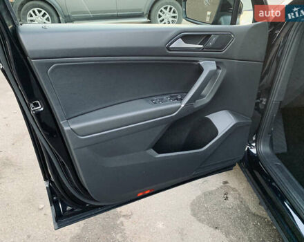 Черный Фольксваген Тигуан, объемом двигателя 2 л и пробегом 188 тыс. км за 12890 $, фото 62 на Automoto.ua