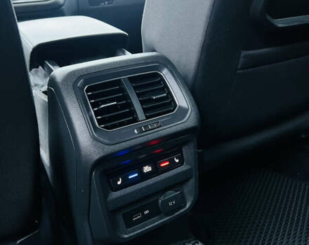 Черный Фольксваген Тигуан, объемом двигателя 1.97 л и пробегом 228 тыс. км за 26000 $, фото 10 на Automoto.ua