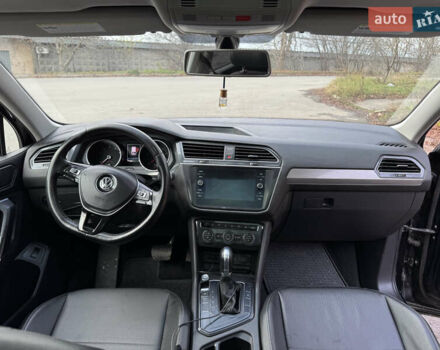 Черный Фольксваген Тигуан, объемом двигателя 2 л и пробегом 183 тыс. км за 19700 $, фото 7 на Automoto.ua