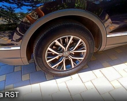 Чорний Фольксваген Тігуан, об'ємом двигуна 2 л та пробігом 110 тис. км за 18300 $, фото 5 на Automoto.ua