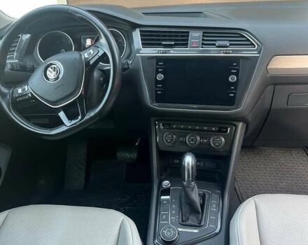 Черный Фольксваген Тигуан, объемом двигателя 1.98 л и пробегом 160 тыс. км за 18000 $, фото 5 на Automoto.ua