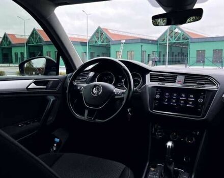 Чорний Фольксваген Тігуан, об'ємом двигуна 2 л та пробігом 150 тис. км за 23000 $, фото 5 на Automoto.ua