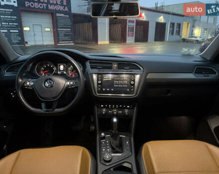 Чорний Фольксваген Тігуан, об'ємом двигуна 2 л та пробігом 162 тис. км за 18750 $, фото 12 на Automoto.ua