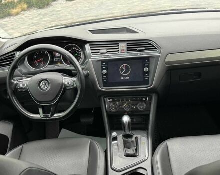 Чорний Фольксваген Тігуан, об'ємом двигуна 2 л та пробігом 271 тис. км за 16499 $, фото 7 на Automoto.ua