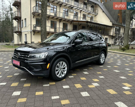Чорний Фольксваген Тігуан, об'ємом двигуна 2 л та пробігом 186 тис. км за 17300 $, фото 1 на Automoto.ua