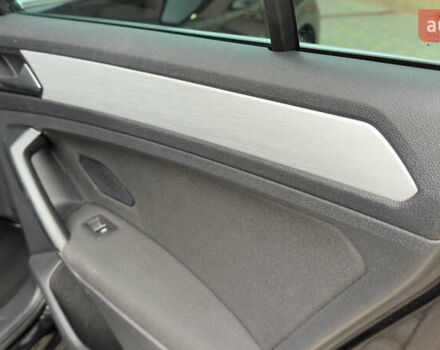 Чорний Фольксваген Тігуан, об'ємом двигуна 1.98 л та пробігом 258 тис. км за 23300 $, фото 33 на Automoto.ua