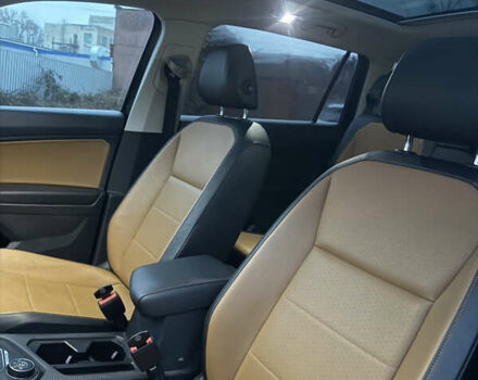 Чорний Фольксваген Тігуан, об'ємом двигуна 2 л та пробігом 162 тис. км за 18750 $, фото 9 на Automoto.ua