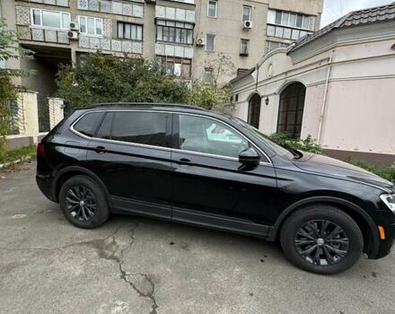 Чорний Фольксваген Тігуан, об'ємом двигуна 1.98 л та пробігом 199 тис. км за 17100 $, фото 5 на Automoto.ua