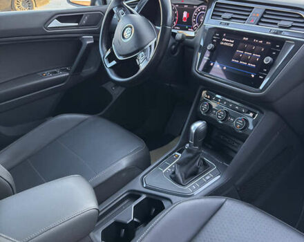 Черный Фольксваген Тигуан, объемом двигателя 2 л и пробегом 231 тыс. км за 16300 $, фото 6 на Automoto.ua