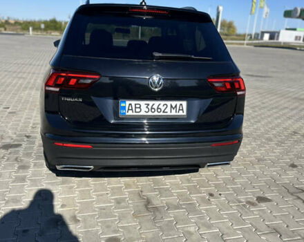 Чорний Фольксваген Тігуан, об'ємом двигуна 2 л та пробігом 76 тис. км за 18900 $, фото 4 на Automoto.ua