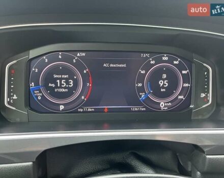 Чорний Фольксваген Тігуан, об'ємом двигуна 2 л та пробігом 124 тис. км за 19500 $, фото 64 на Automoto.ua