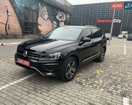 Чорний Фольксваген Тігуан, об'ємом двигуна 2 л та пробігом 124 тис. км за 19500 $, фото 1 на Automoto.ua