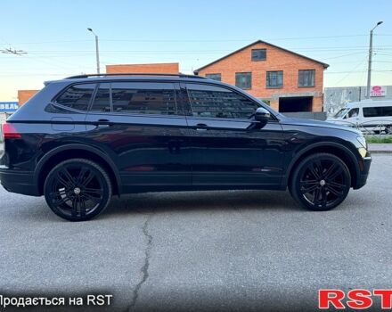 Черный Фольксваген Тигуан, объемом двигателя 2 л и пробегом 129 тыс. км за 20999 $, фото 1 на Automoto.ua