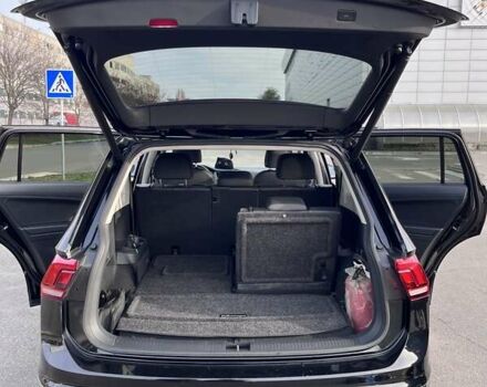 Черный Фольксваген Тигуан, объемом двигателя 2 л и пробегом 66 тыс. км за 24000 $, фото 6 на Automoto.ua