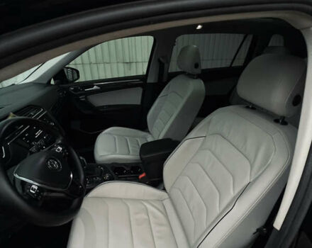 Чорний Фольксваген Тігуан, об'ємом двигуна 1.98 л та пробігом 101 тис. км за 19600 $, фото 13 на Automoto.ua