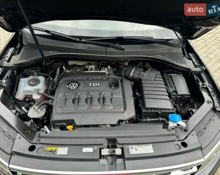 Чорний Фольксваген Тігуан, об'ємом двигуна 2 л та пробігом 223 тис. км за 27799 $, фото 45 на Automoto.ua