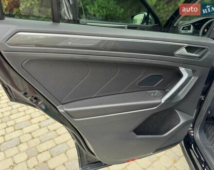 Чорний Фольксваген Тігуан, об'ємом двигуна 2 л та пробігом 223 тис. км за 27799 $, фото 29 на Automoto.ua