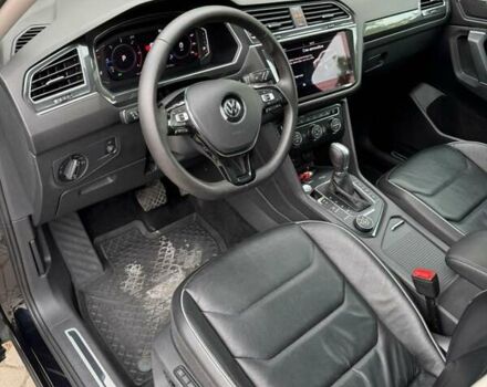 Чорний Фольксваген Тігуан, об'ємом двигуна 2 л та пробігом 223 тис. км за 27799 $, фото 19 на Automoto.ua