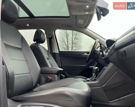 Чорний Фольксваген Тігуан, об'ємом двигуна 2 л та пробігом 124 тис. км за 19500 $, фото 57 на Automoto.ua