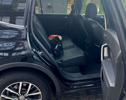 Черный Фольксваген Тигуан, объемом двигателя 2 л и пробегом 133 тыс. км за 22000 $, фото 11 на Automoto.ua
