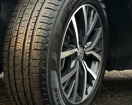 Чорний Фольксваген Тігуан, об'ємом двигуна 2 л та пробігом 200 тис. км за 15900 $, фото 51 на Automoto.ua