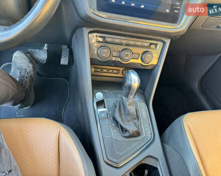 Черный Фольксваген Тигуан, объемом двигателя 2 л и пробегом 133 тыс. км за 11900 $, фото 27 на Automoto.ua