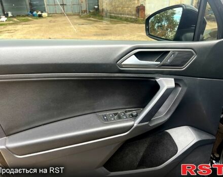 Черный Фольксваген Тигуан, объемом двигателя 2 л и пробегом 170 тыс. км за 21500 $, фото 6 на Automoto.ua