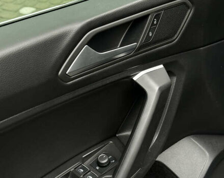 Черный Фольксваген Тигуан, объемом двигателя 1.98 л и пробегом 40 тыс. км за 21500 $, фото 5 на Automoto.ua