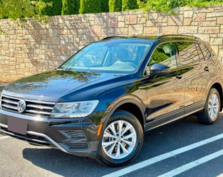 Черный Фольксваген Тигуан, объемом двигателя 2 л и пробегом 35 тыс. км за 14000 $, фото 2 на Automoto.ua