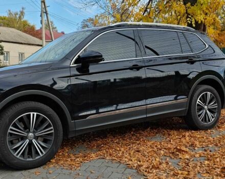 Черный Фольксваген Тигуан, объемом двигателя 2 л и пробегом 314 тыс. км за 14700 $, фото 1 на Automoto.ua