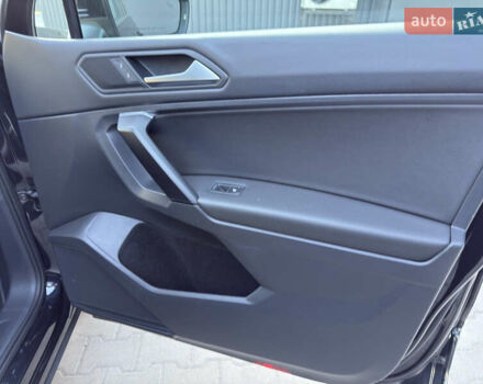 Черный Фольксваген Тигуан, объемом двигателя 2 л и пробегом 231 тыс. км за 16300 $, фото 19 на Automoto.ua