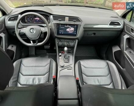 Чорний Фольксваген Тігуан, об'ємом двигуна 2 л та пробігом 223 тис. км за 27799 $, фото 18 на Automoto.ua