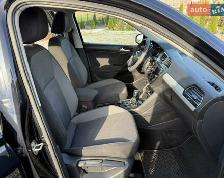 Черный Фольксваген Тигуан, объемом двигателя 2 л и пробегом 70 тыс. км за 16700 $, фото 14 на Automoto.ua