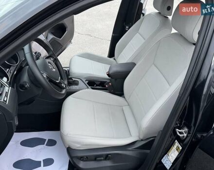 Чорний Фольксваген Тігуан, об'ємом двигуна 2 л та пробігом 74 тис. км за 19900 $, фото 20 на Automoto.ua